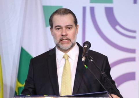 Toffoli fala de felicidade com reajuste e é aplaudido por presidentes de TJs