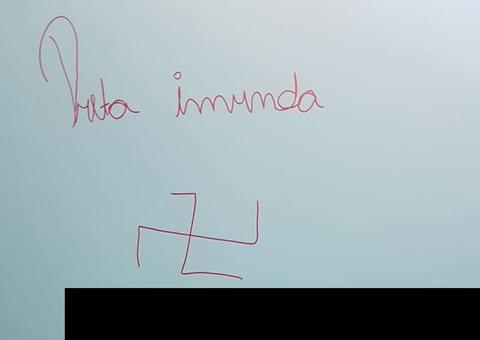 Aluna negra é alvo de pichações racistas em banheiro de universidade 'Vai morrer'