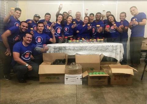 Maternidade Dr. Moura Tapajóz recebe doação de frascos arrecadados por universitários