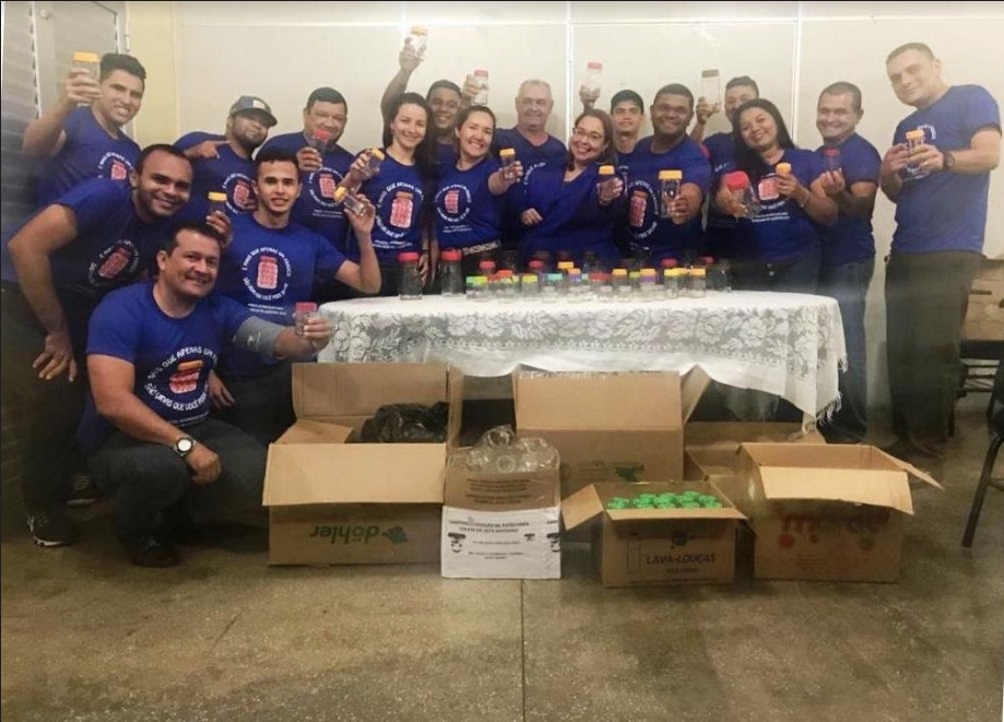 Maternidade Dr. Moura Tapajóz recebe doação de frascos arrecadados por universitários