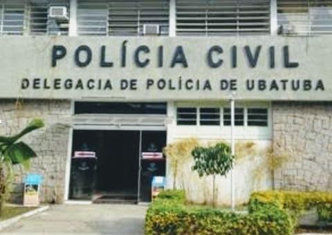 Mulher é presa suspeita de planejar com o namorado a morte do pai