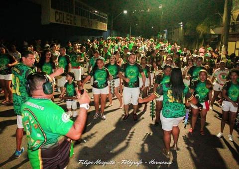  Aparecida faz desfile nas ruas do bairro neste sábado