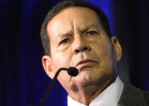 'Não é necessário que Petrobrás seja comandada por militar', diz Mourão