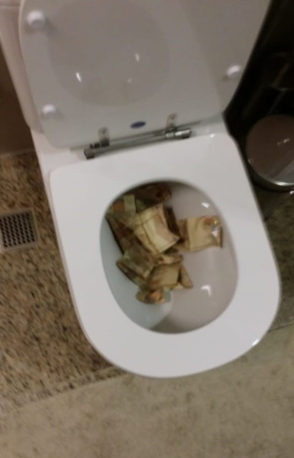 Preso em operação jogou dinheiro na privada após chegada da PF