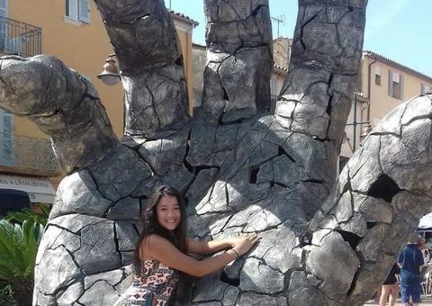 Estudante estrangeira sai de casa e desaparece em Manaus