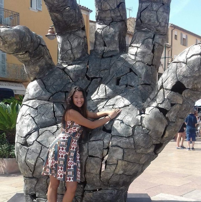 Estudante estrangeira sai de casa e desaparece em Manaus