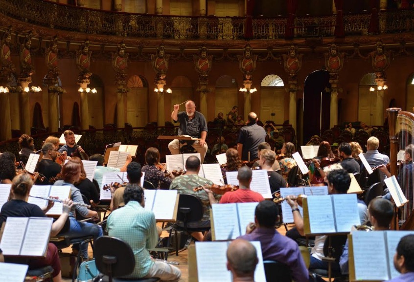 Concerto de Varsóvia/Carmina Burana será apresentado neste domingo no Teatro Amazonas