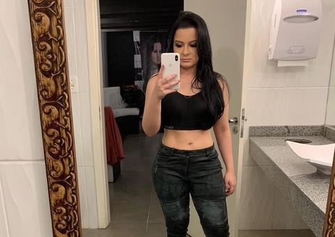 Maraísa posa de barriga de fora após perder 13kg