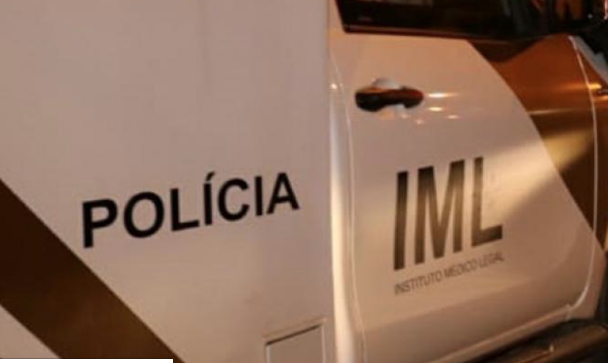 Viatura do IML capota após recolher cinco corpos em acidente