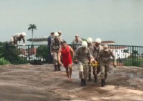 Mulher escorrega e cai entre espinhos quando tentava fazer selfie em convento