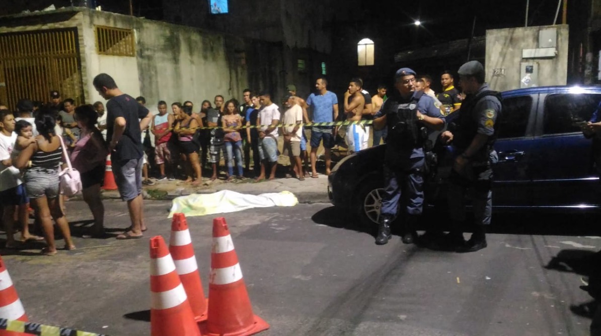 Homem é morto com 9 tiros por criminosos encapuzados em Manaus