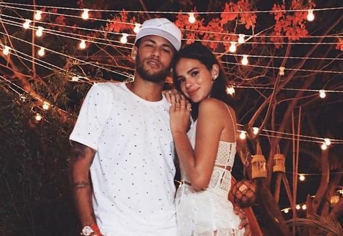 Neymar retira quadro de Bruna Marquezine da parede de casa