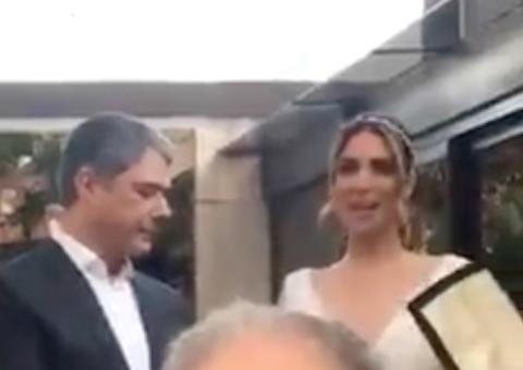 Ao som de 'Game of Thrones', William Bonner e Natasha Dantas se casam pela 2º vez