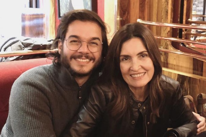 Em Paris, Túlio Gadelha apresenta Fátima Bernardes para familiares