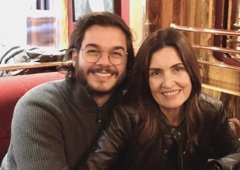 Em Paris, Túlio Gadelha apresenta Fátima Bernardes para familiares