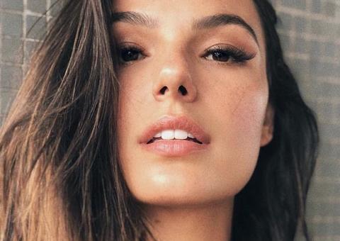 Prestes a dar à luz, Ísis Valverde compartilha fotos grávida e textão para o filho