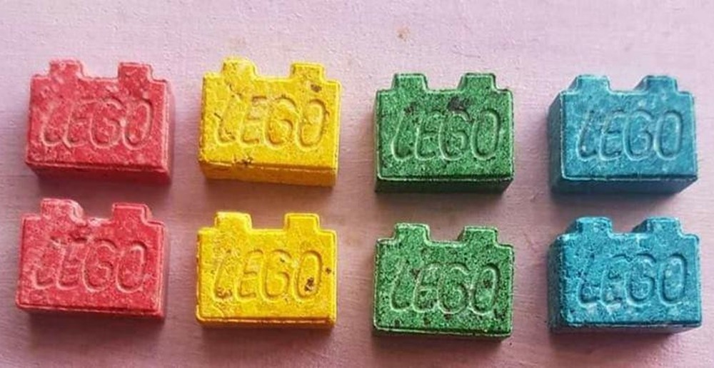 Casal é preso suspeito de vender ecstasy e LSD pelo correio