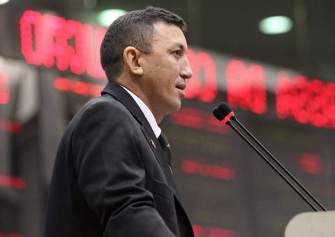 Vereador desmaia na CMM ao falar sobre fim do Ministério do Trabalho