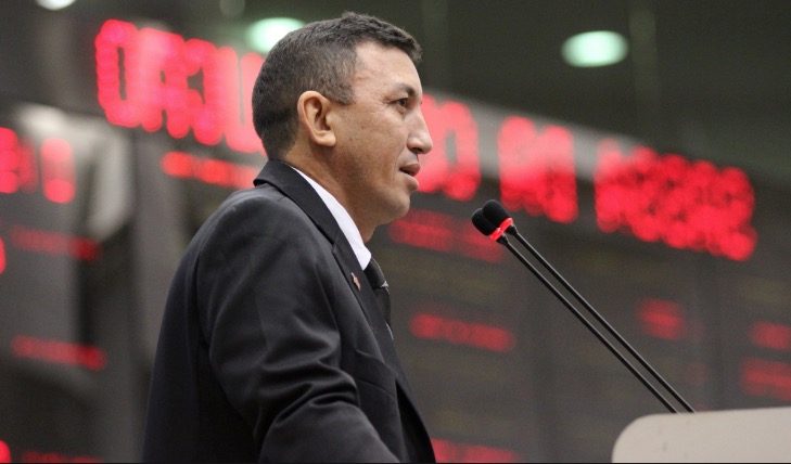 Vereador desmaia na CMM ao falar sobre fim do Ministério do Trabalho