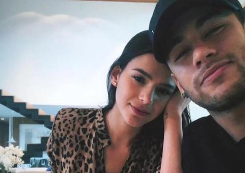 Neymar some com lembrança de Bruna Marquezine de sua mansão