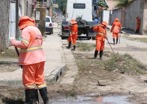 Serviços de capinação, jardinagem e mutirão avançam em Manaus