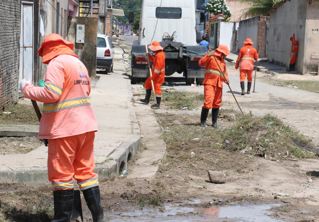 Serviços de capinação, jardinagem e mutirão avançam em Manaus