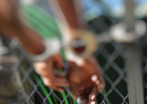 Adolescente de 13 anos é apreendido após tentar queimar mãe e bater na avó