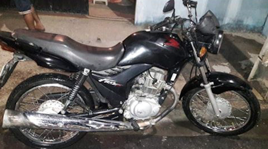 Trabalhador tem moto furtada em estacionamento de supermercado em Manaus