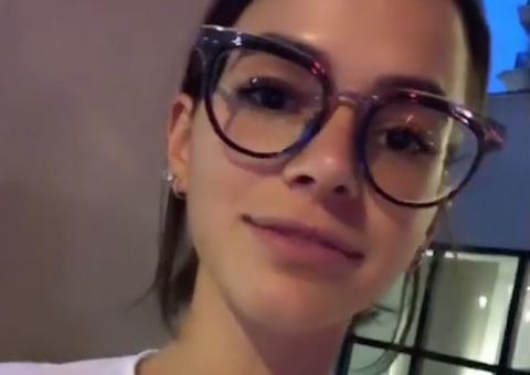  Bruna Marquezine abaixa short para mostrar nova tatuagem e exibe novos desenhos