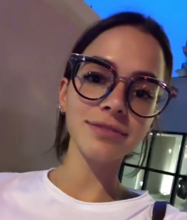  Bruna Marquezine abaixa short para mostrar nova tatuagem e exibe novos desenhos