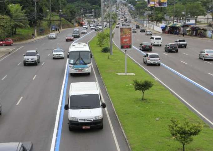 Faixa Azul volta a ser de uso exclusivo para ônibus em Manaus 