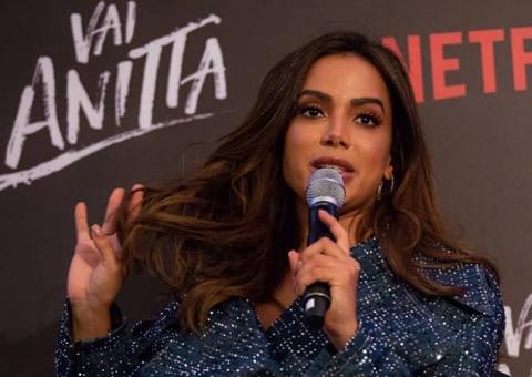 Fã pergunta se Anitta fez pacto com diabo e cantora faz revelação