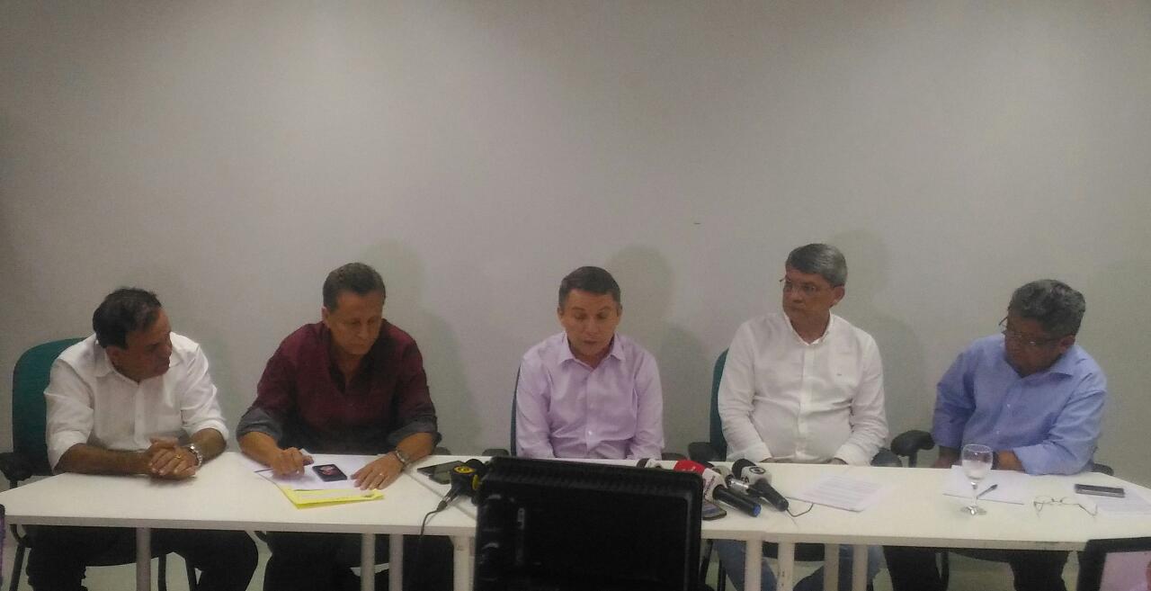 Governo diz que há recursos para pagar empresas médicas e que serviços de saúde não serão afetados