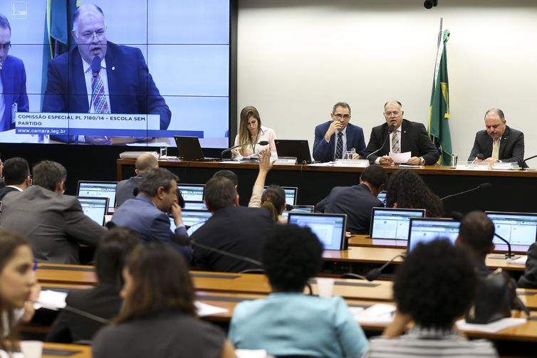 Discussão sobre Escola sem Partido é novamente suspensa na Câmara