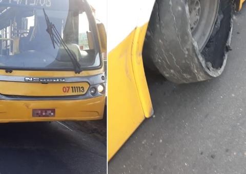 Em menos de 1h, dois ônibus 'pregam' por falta de manutenção em avenidas de Manaus