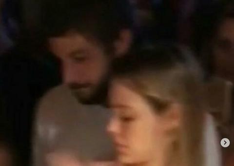 Chay Suede e Laura Neiva são flagrados aos beijos em Fernando de Noronha após reconciliação