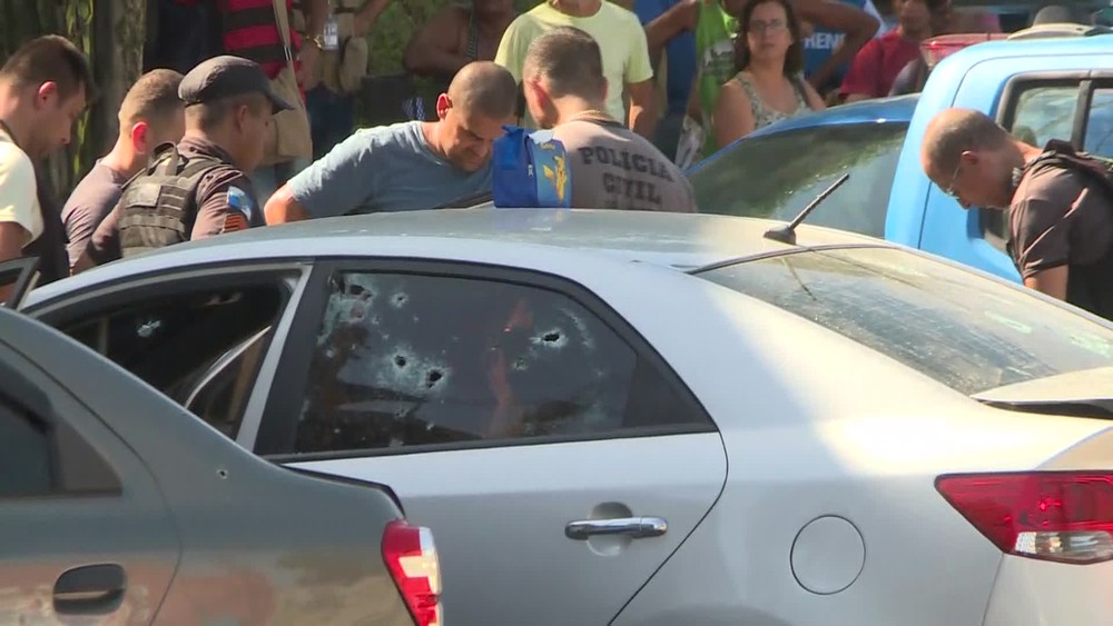 Policial é morto ao tentar furar bloqueio do Exército