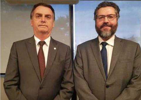 Bolsonaro anuncia Ernesto Araújo como ministro das Relações Exteriores