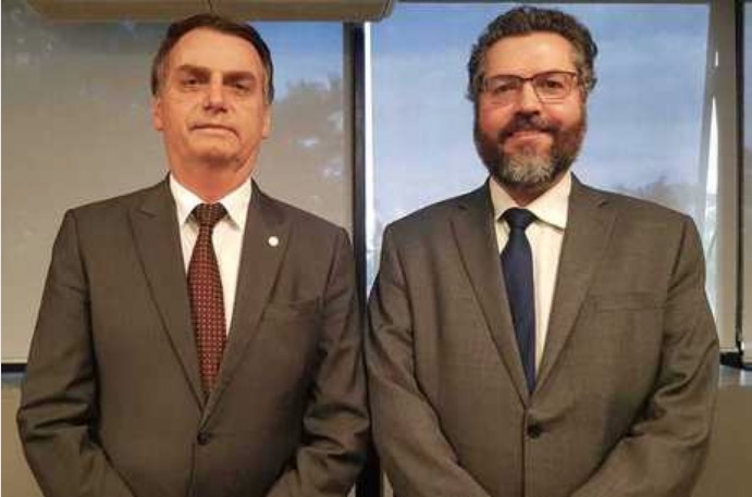 Bolsonaro anuncia Ernesto Araújo como ministro das Relações Exteriores
