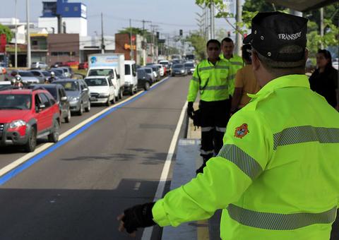Saiba quando a Faixa Azul volta a ser de uso exclusivo para ônibus em Manaus