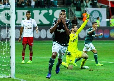 Fluminense perde para o líder Palmeiras e ainda vê rebaixamento como ameaça