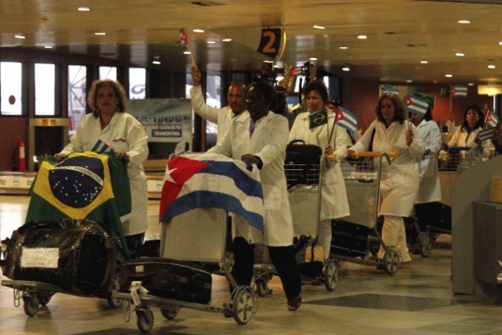 Associação de municípios pede a Bolsonaro que reverta decisão sobre fim do Mais Médicos