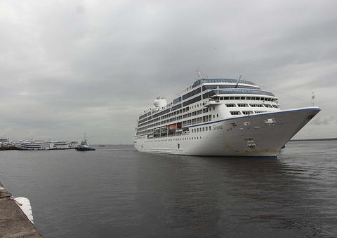 Dois cruzeiros chegam a Manaus no fim de semana com mais de 1 mil turistas