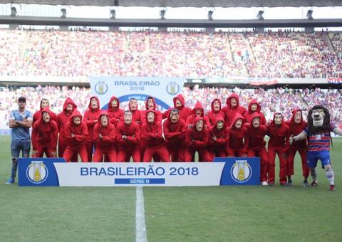 Jogadores do Fortaleza surpreendem e vão para jogo fantasiados de ‘La Casa de Papel’