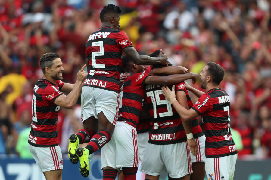No dia do aniversário, César defende pênalti e Flamengo derrota o Santos