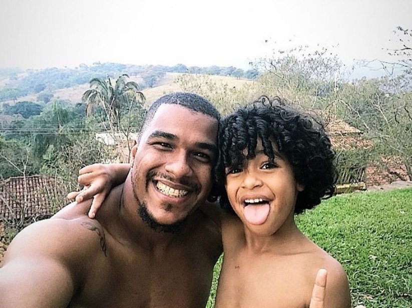  Ex-goleiro Elissom anuncia morte do filho de 6 anos