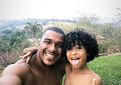  Ex-goleiro Elissom anuncia morte do filho de 6 anos