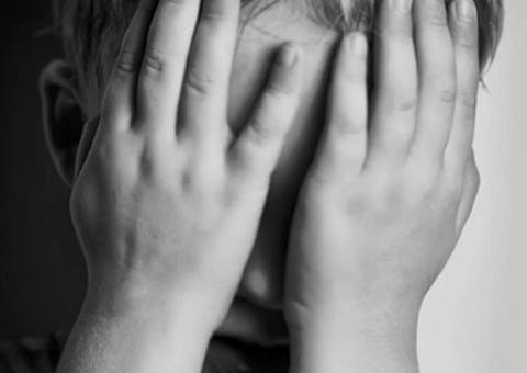 Menino foge de casa após família descobrir que ele foi abusado por avô em Manaus