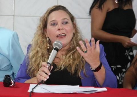 Deputada diz que masturbação é tema inapropriado para adolescentes 