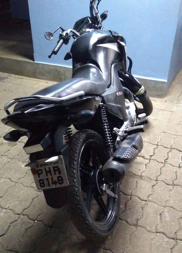 No Amazonas, dupla é presa com arma falsa e motocicleta roubada